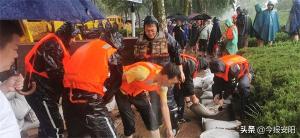 安陽(yáng)益和熱力集團(tuán)30人搶險(xiǎn)隊(duì)逆流而上，奮戰(zhàn)在抗洪一線(xiàn)